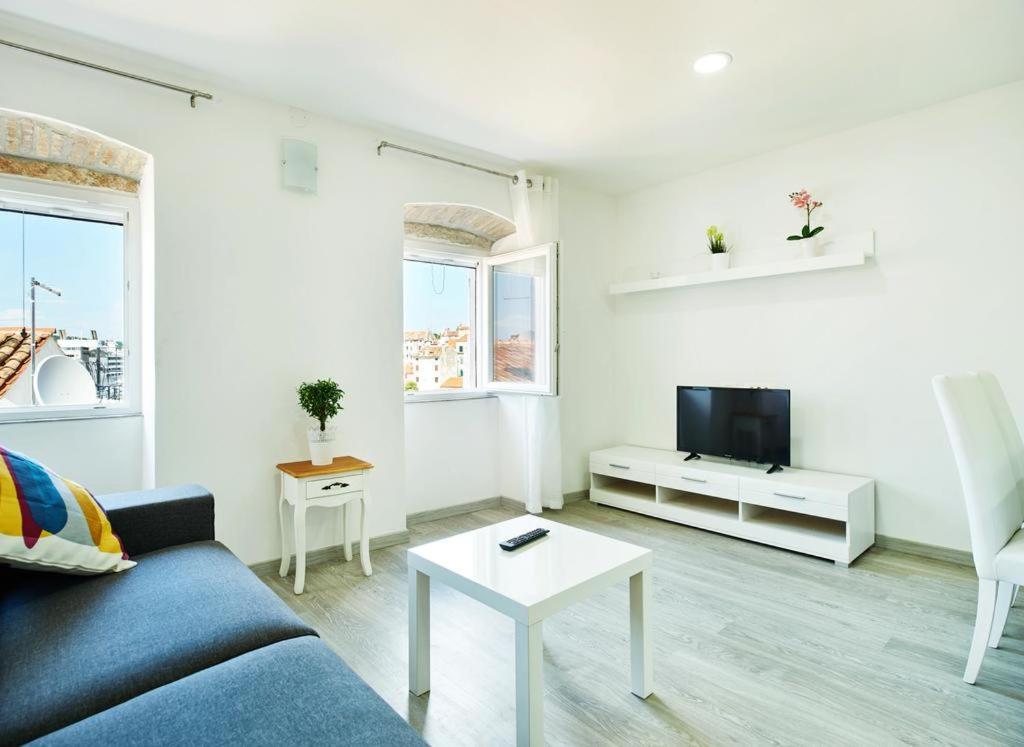 Roviv Apartments In The Old Town By Irundo 罗维尼 外观 照片